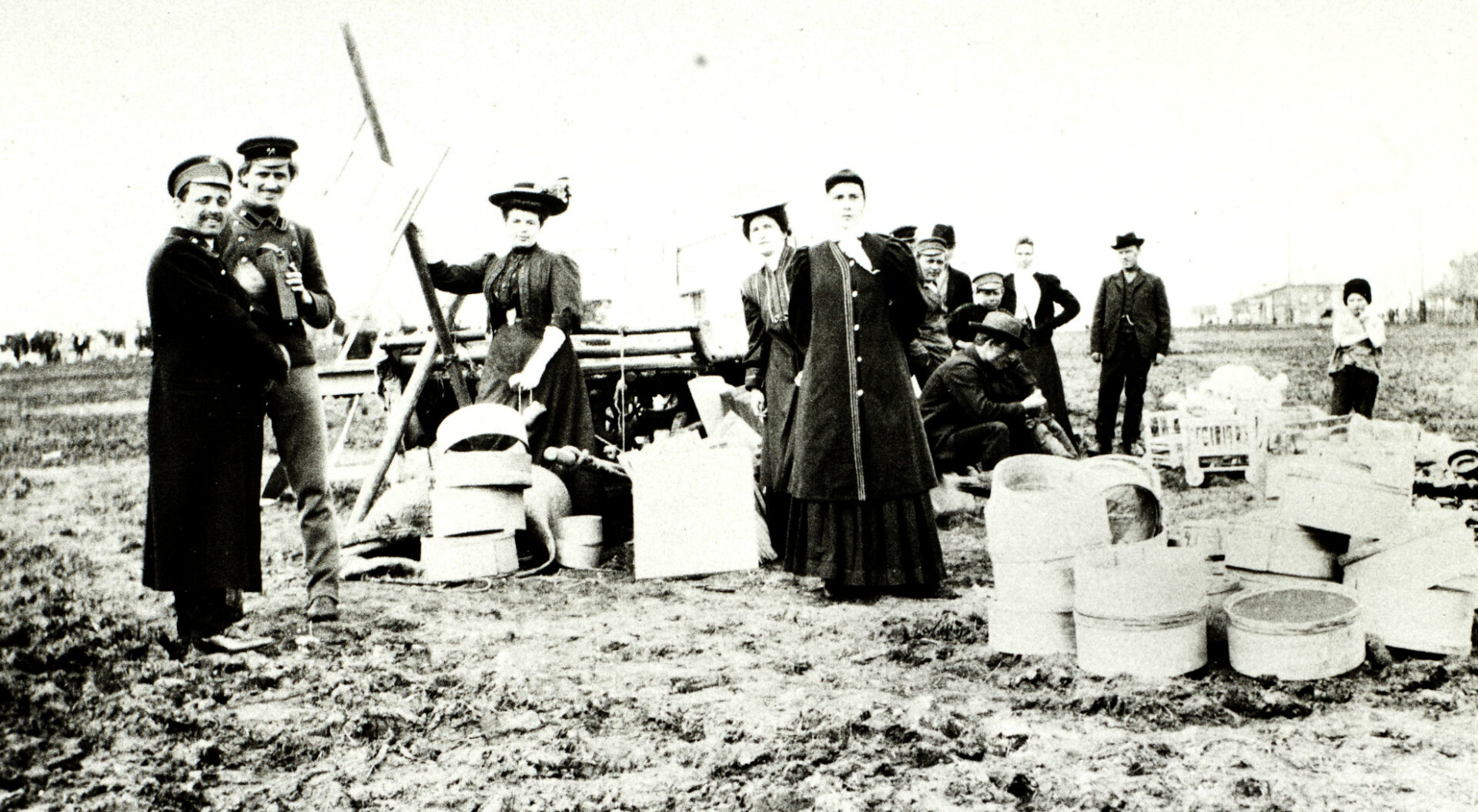 D381/4/31 Photographs of the area surrounding Hughesovka