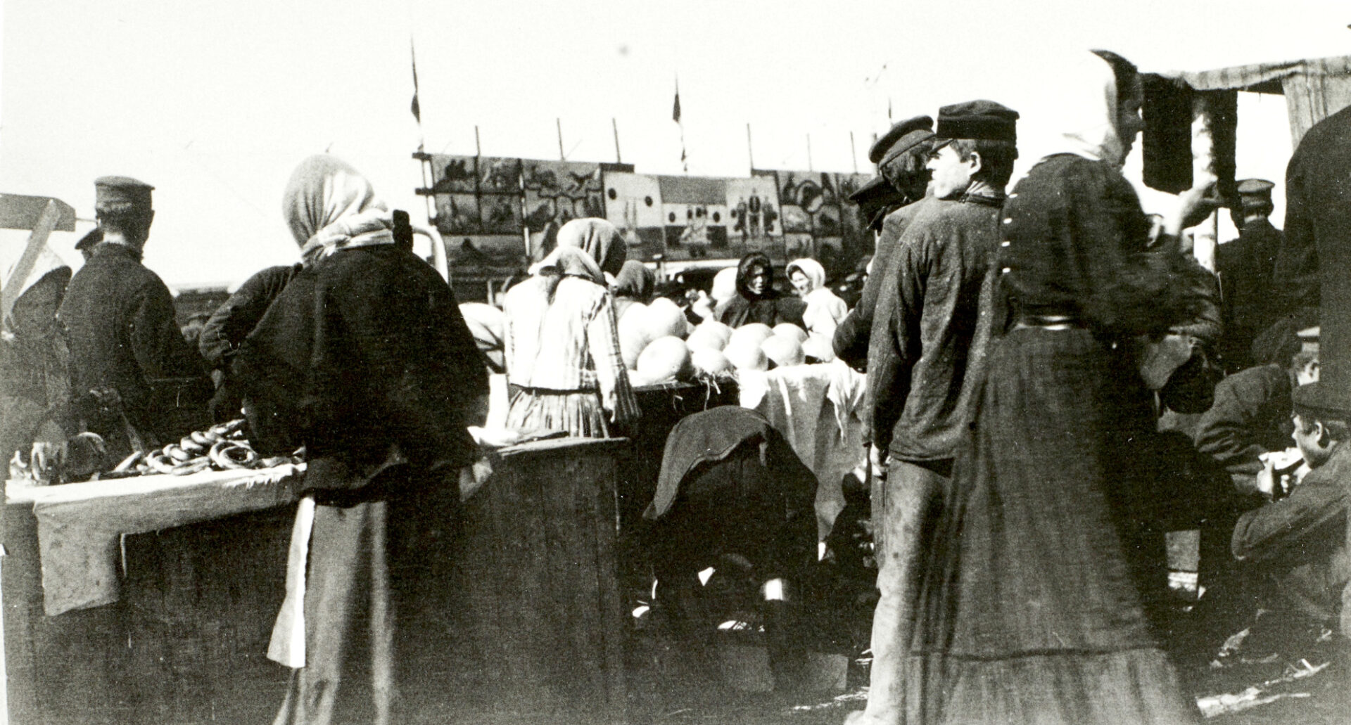 D381-4-36 Photographs of the area surrounding Hughesovka