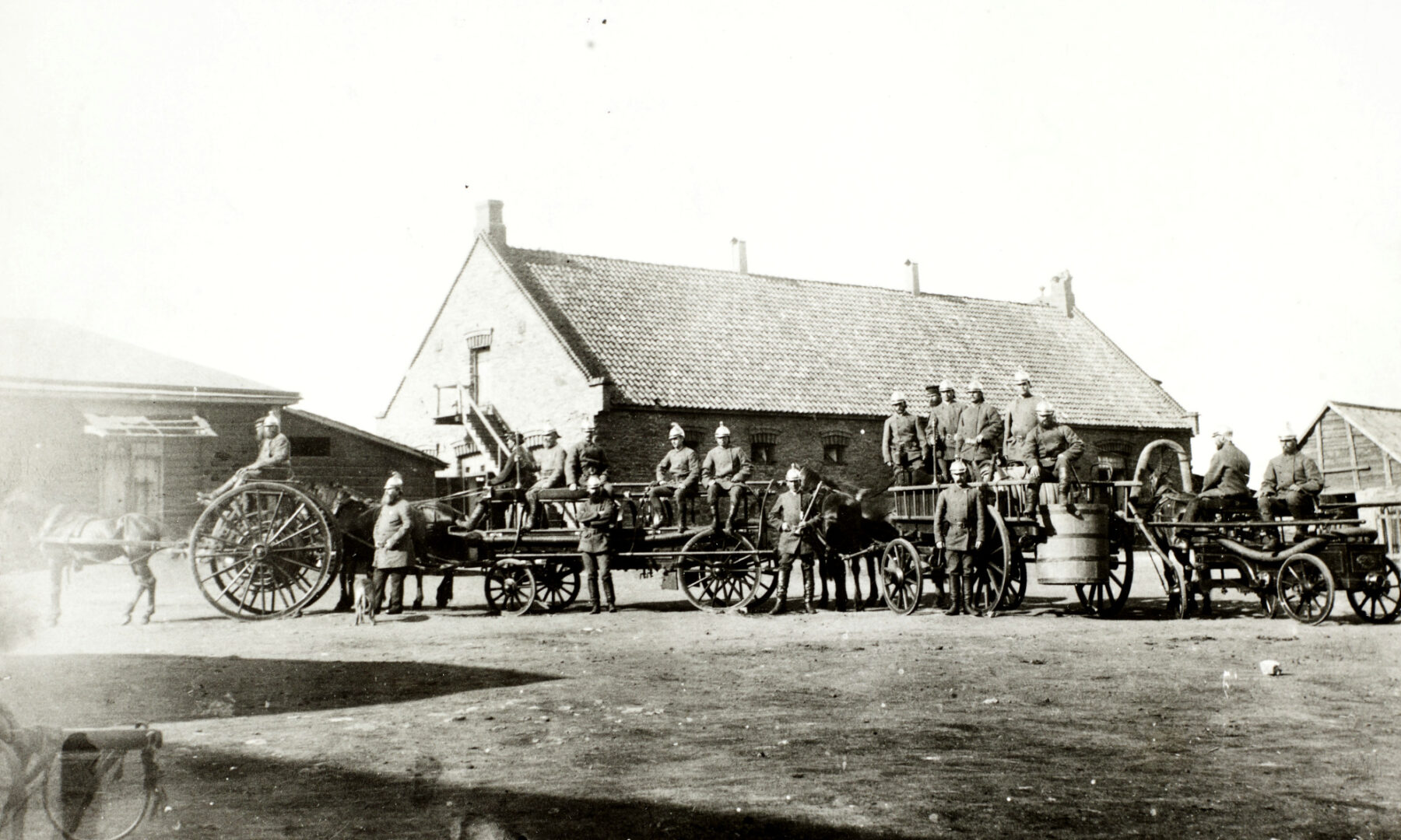 DX587/65 Photograph of fire brigade at Hughesovka, c.1900