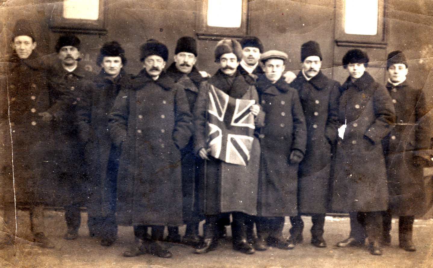 DX628/10/5/1 Volunteers for the British Army leaving Hughesovka, 1914